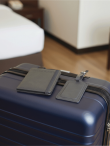 Set da viaggio: etichetta e portapassaporto
